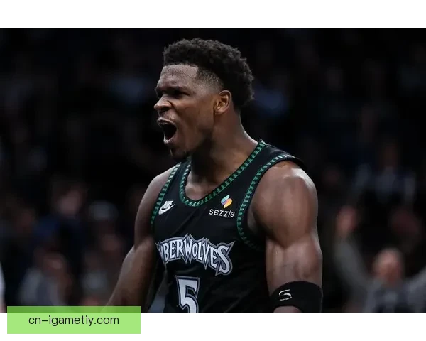 爱德华兹笑谈文班身高优势明显